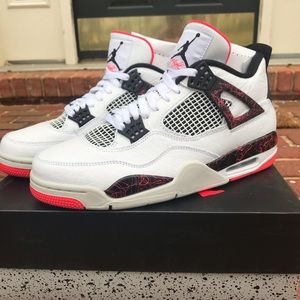 Brand new Jordan 4’s Pale Citron size 10.5